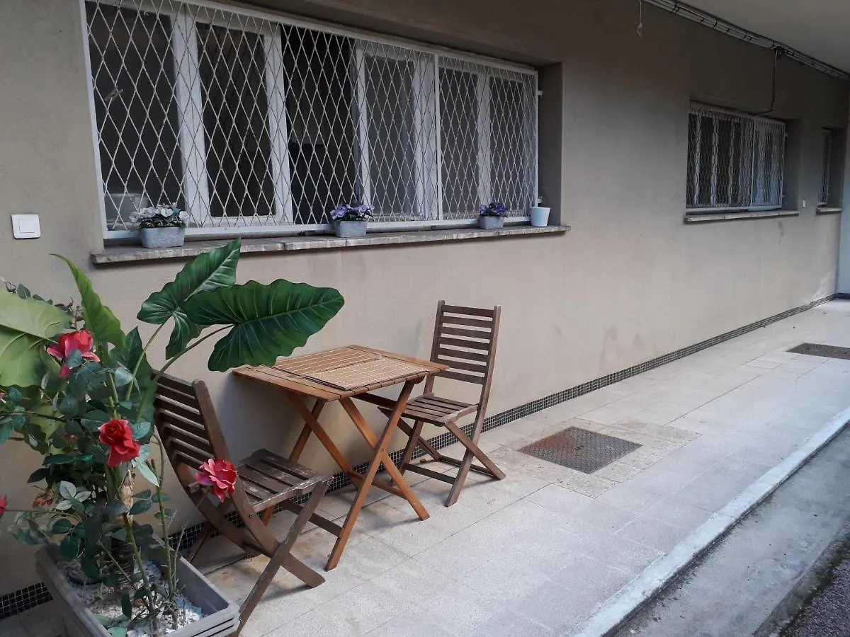 Nice Centre- Small Pied-A-Terre Near Beaches location
