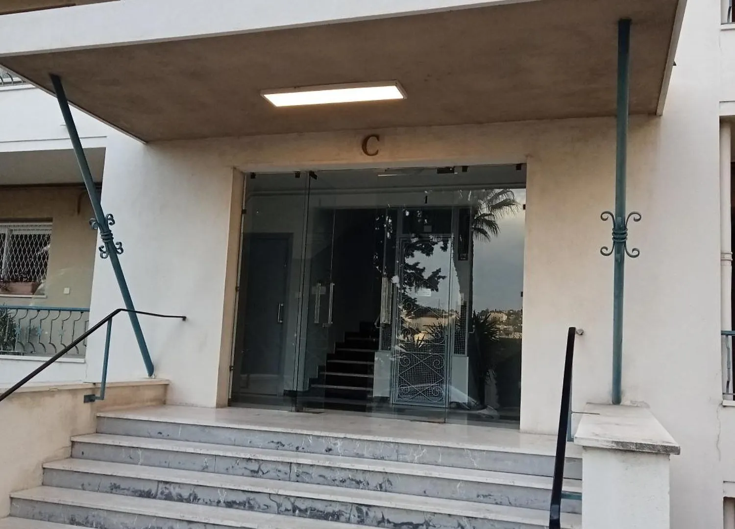 Nice Centre- Small Pied-A-Terre Near Beaches Apartment