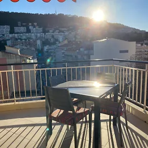 F4 120 M2 10 Minutes à Pieds Du Vieux Nice