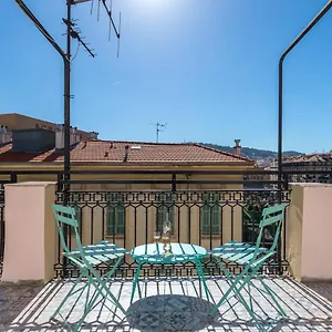 Squared Head-apartment With Terrace In Nice